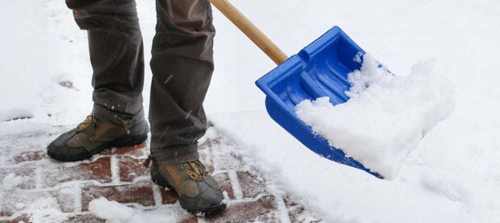 Welche Verpflichtungen habe ich als Hauseigentümer, wenn der erste Schnee fällt? Schneeräumung Pflichte und Rechte