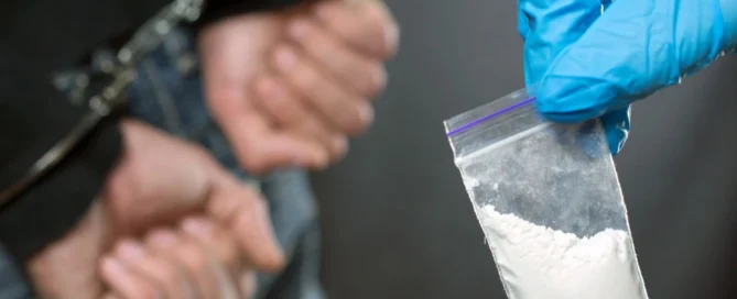 Ist der Besitz einer geringen Menge Drogen strafbar in Österreich – Rechtsanwalt Mag. Sascha Flatz Wien