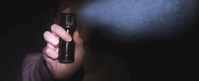 Wann ist Notwehr in Österreich erlaubt – Voraussetzungen nach § 3 StGB