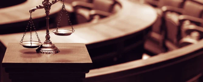 Welche Strafe droht nach dem Verbotsgesetz in Österreich – Versenden verbotener Bilder und Wiederbetätigung mit Freiheitsstrafe bis zu 10 Jahren