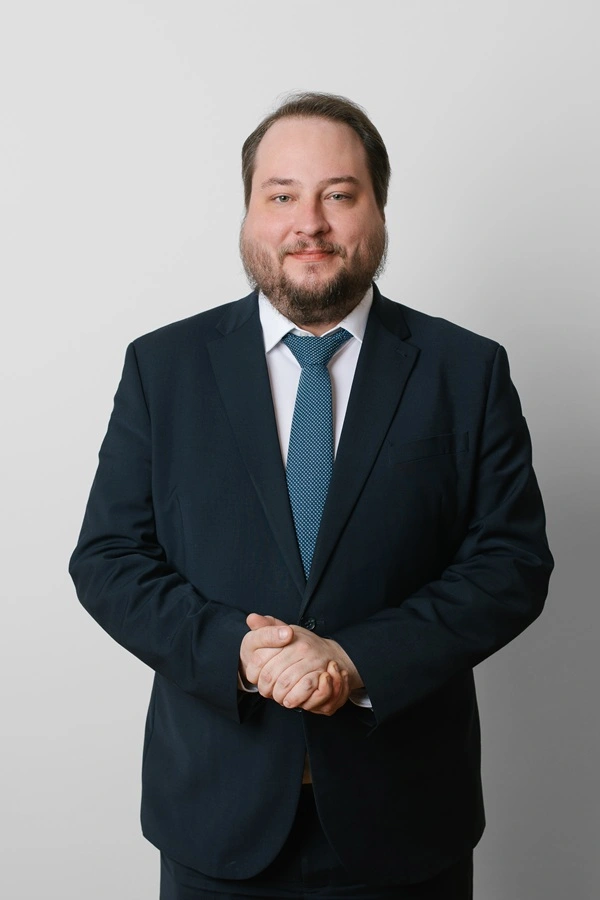 Mag. Nicholas Kogler – Portraitfoto für Rechtsanwalt Mag. Sascha Flatz Wien