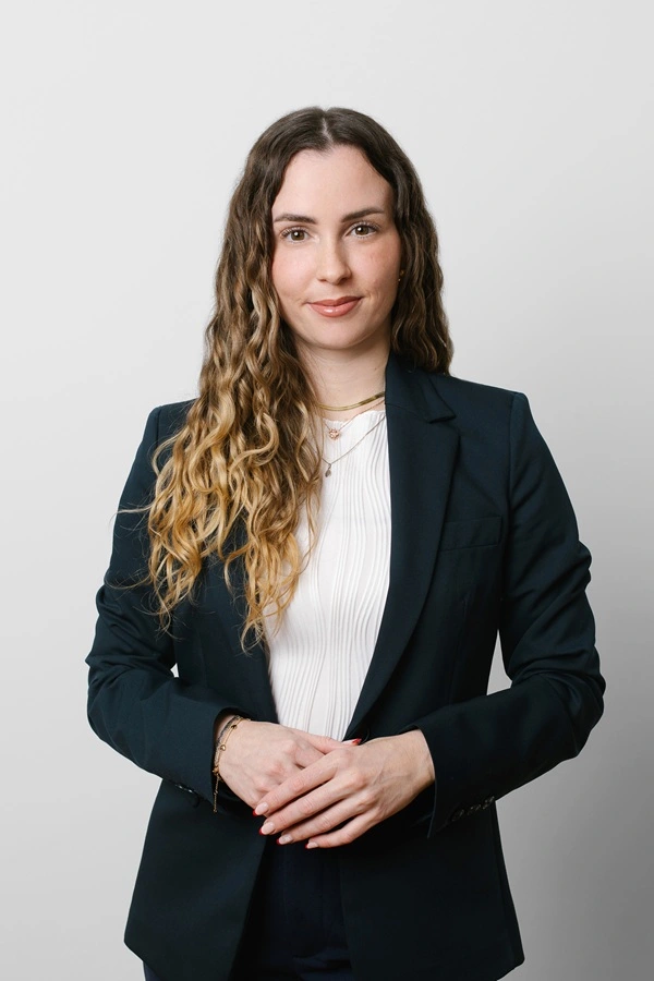 Mag. Rafaela Goj – Portraitfoto für Rechtsanwalt Mag. Sascha Flatz Wien