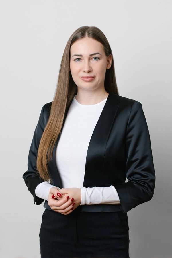 Sarah Dvorak – Portraitfoto für Rechtsanwalt Mag. Sascha Flatz Wien